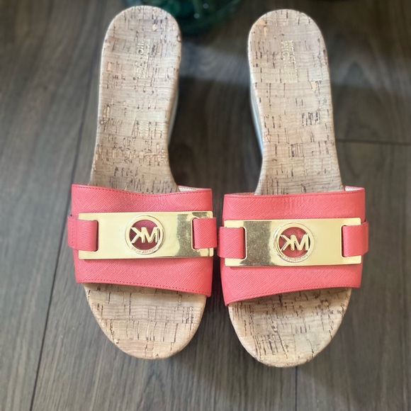 Michael Kors - Picture 2 of 4